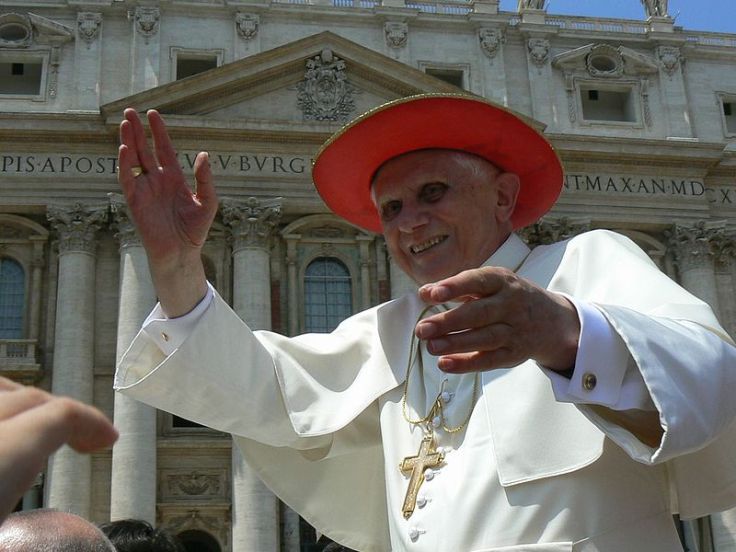 POPE'S SATURN HAT
